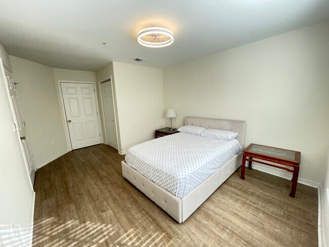 Building Photo - 3591 Kernan Blvd S