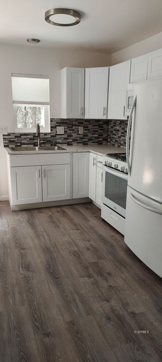 Building Photo - Move-In Ready Newer Tiny Home in The Forest