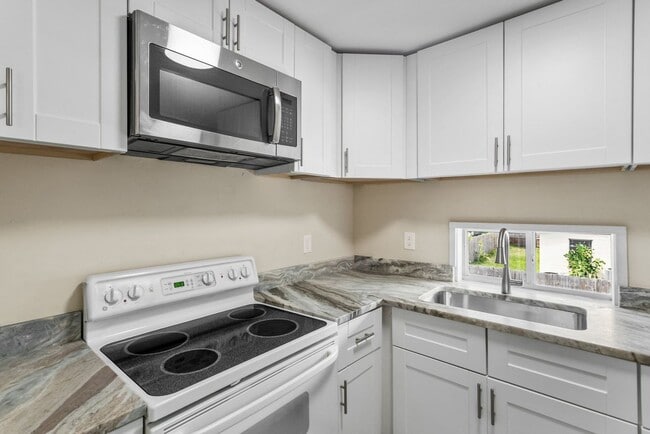 Building Photo - 3 Bed/2 Bath **Spiral Staircase, Split Level w/ NEW Bottom Floor Addition & LOTS of Extras** Redu...