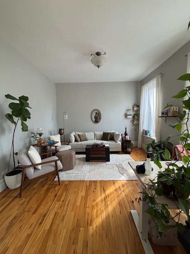 Building Photo - 1259 W Fry St