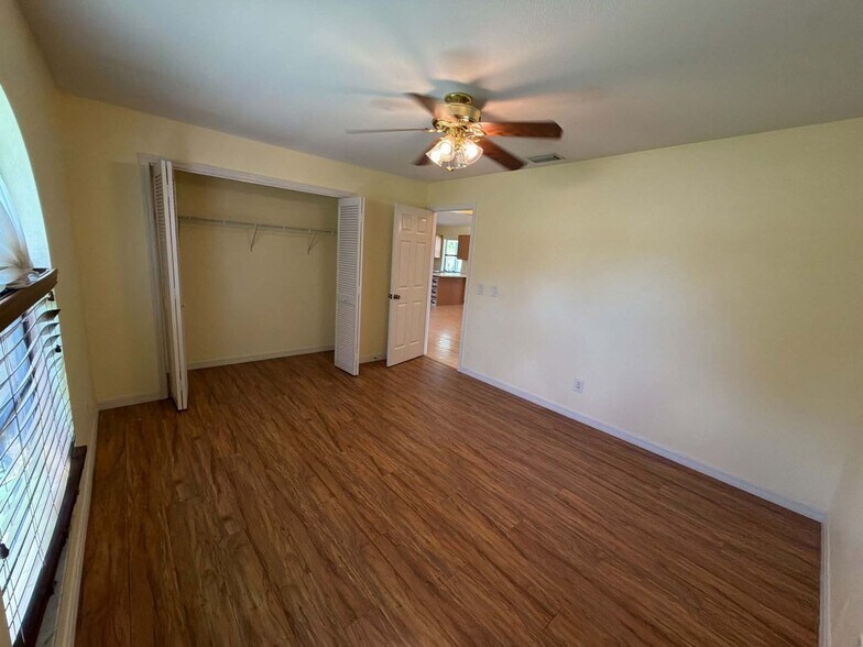 Building Photo - Inviting 3/2 Pool Home With Spacious Lanai and Modern Kitchen