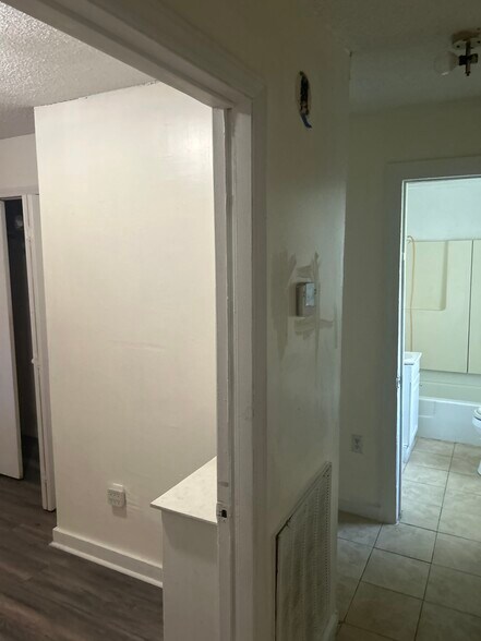 Building Photo - 1156 Wilson St