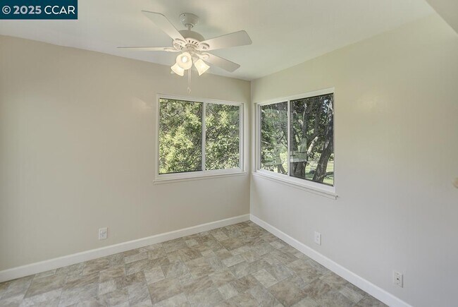 Building Photo - 3377 Rossmoor Pkwy
