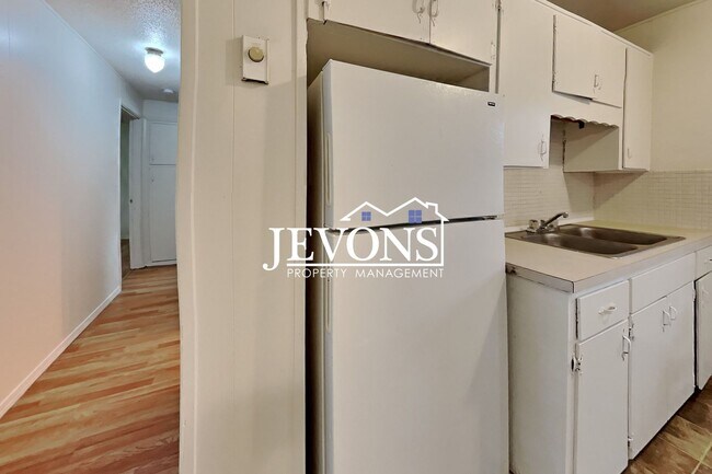 Building Photo - Cottage Lane