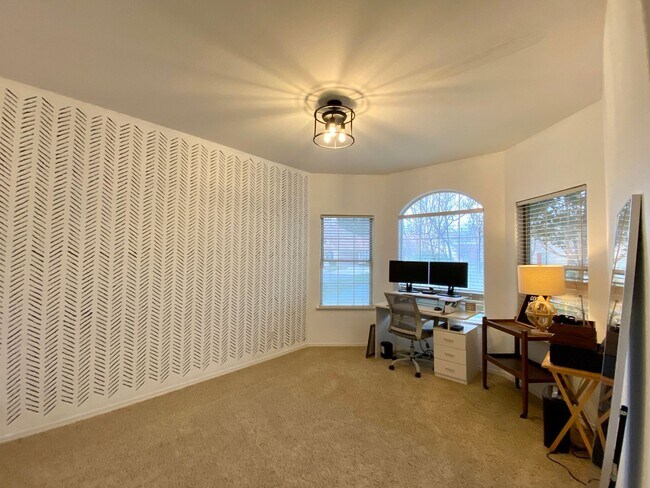 Building Photo - $2,450 Beautiful 3 Bedroom Home In  The Qu...