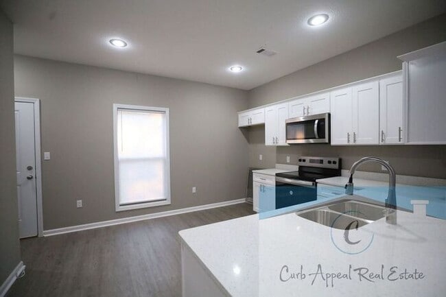 Building Photo - First month move in special $900!! Luxury 2 bed 2 bath apartment - brand new construction!! Washe...