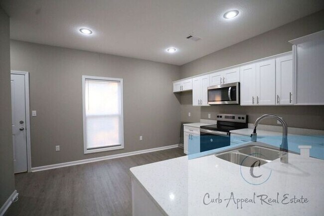 Building Photo - First month move in special $950!! Luxury 2 bed 2 bath apartment - brand new construction!! Washe...