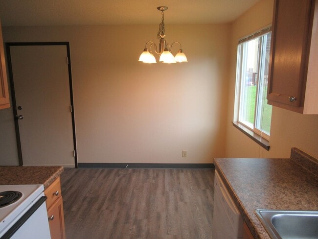 Building Photo - 3351 Willow Ct SE
