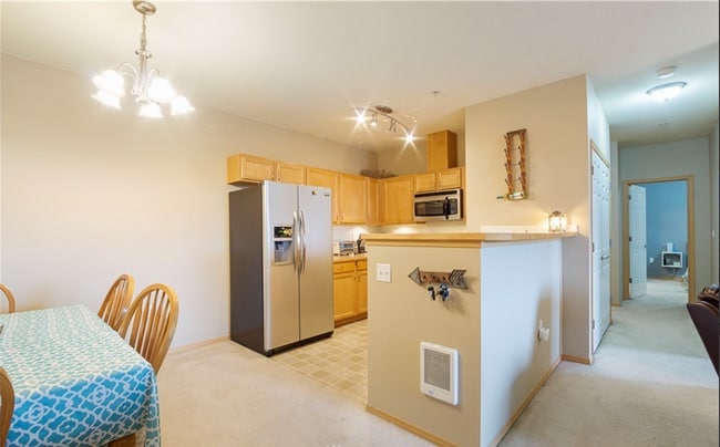 Building Photo - Beautiful Waterford Crossing 2 bedroom Con...