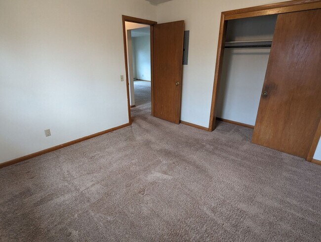 Building Photo - Sublet Available Starting 3/2/26, 2-bed 1-bath Apartment