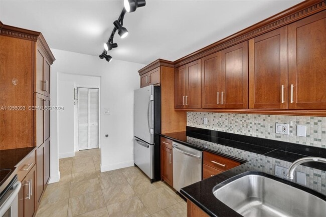 Building Photo - 16565 NE 26th Ave