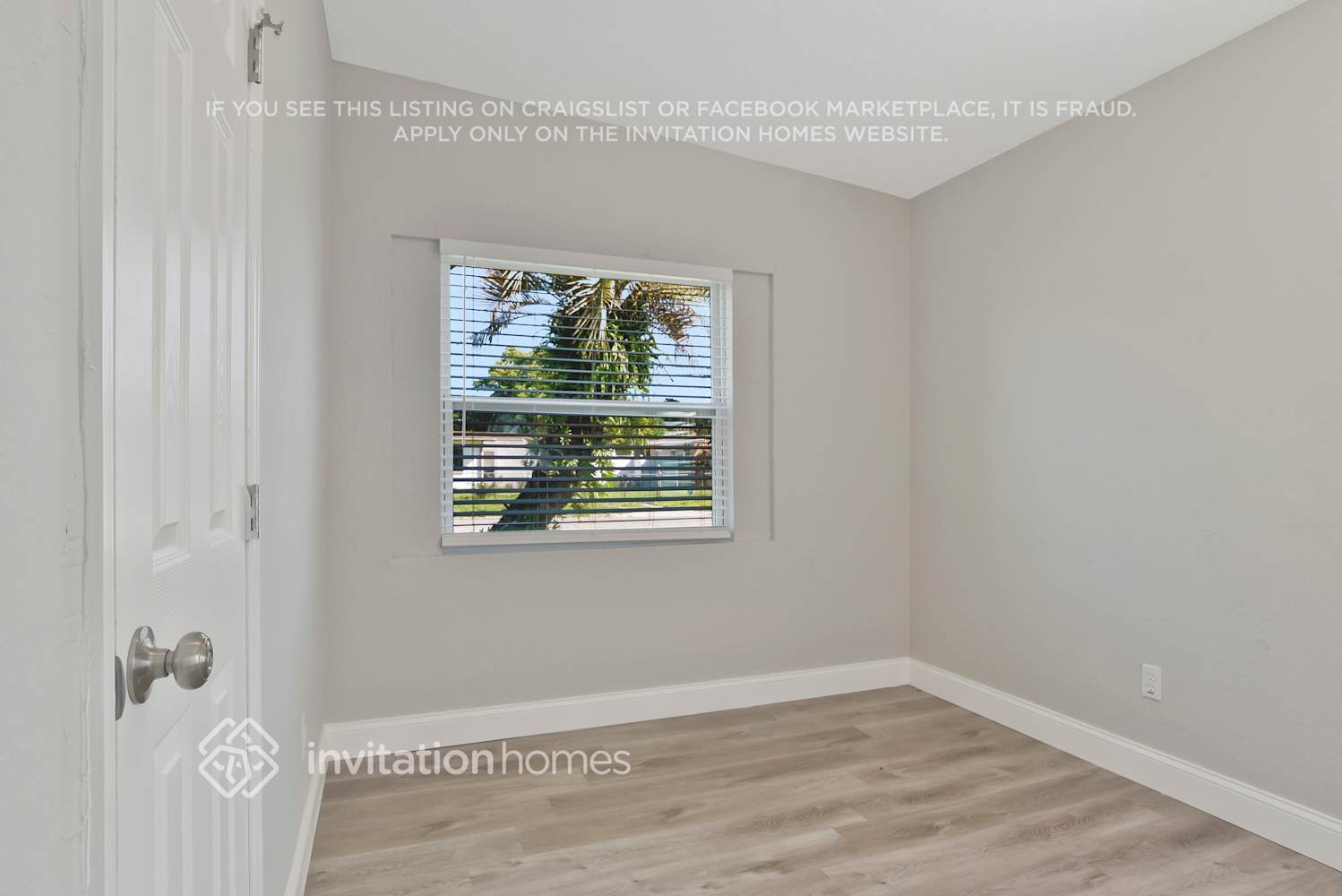 Building Photo - 6044 Yucatan Dr