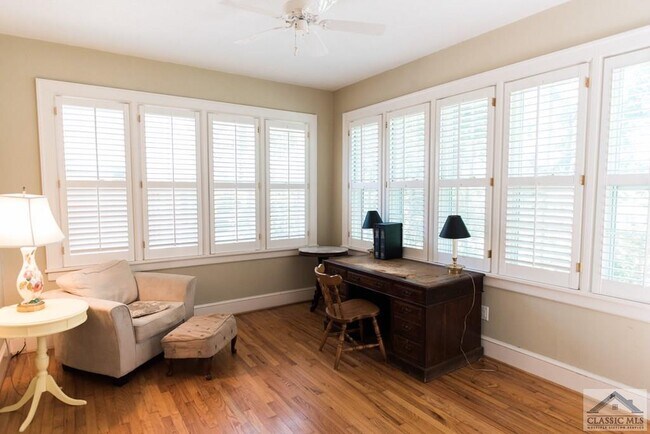 Building Photo - 285 Hampton Ct