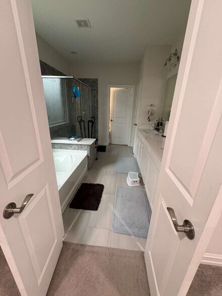 Building Photo - 609 Cattle Chute Ct