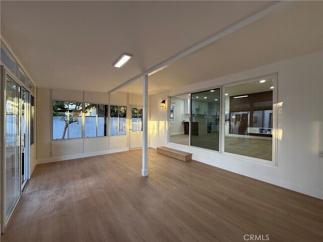 Building Photo - 9123 Woodley Ave
