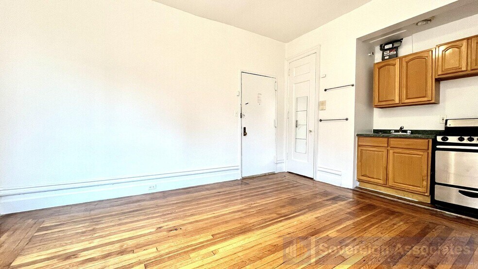 Building Photo - 45 Tiemann Pl