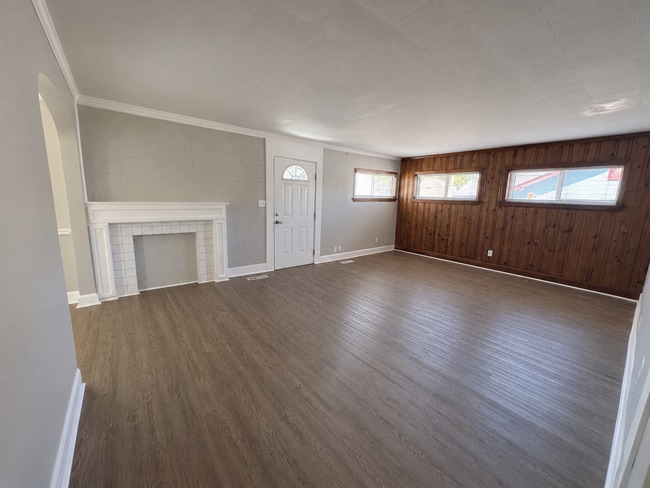 Building Photo - Two Bedroom Cottage!