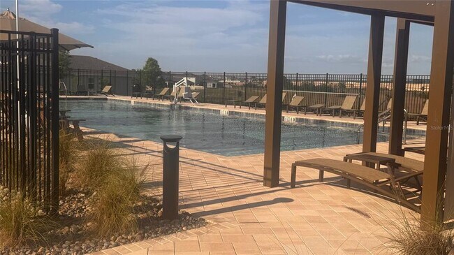 Building Photo - 2664 Armstrong Ave