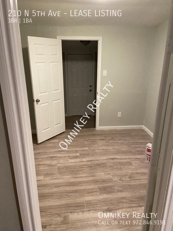 Building Photo - 210 N 5th Ave