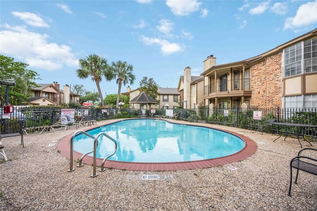 Building Photo - 2121 Hepburn St