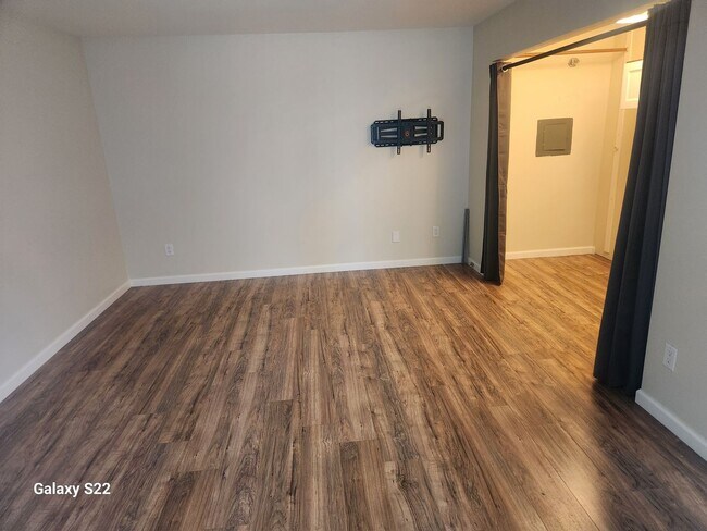 Building Photo - This is a Must See beautiful 3 bedroom, 2 ...