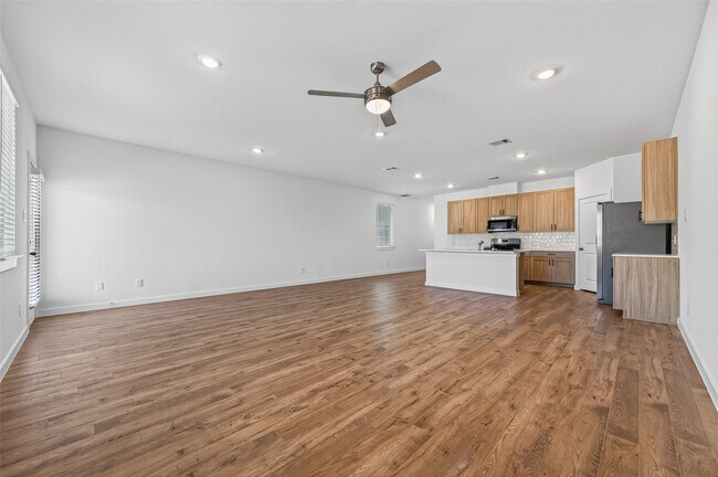 Building Photo - 3511 Goldfinch Wds Dr
