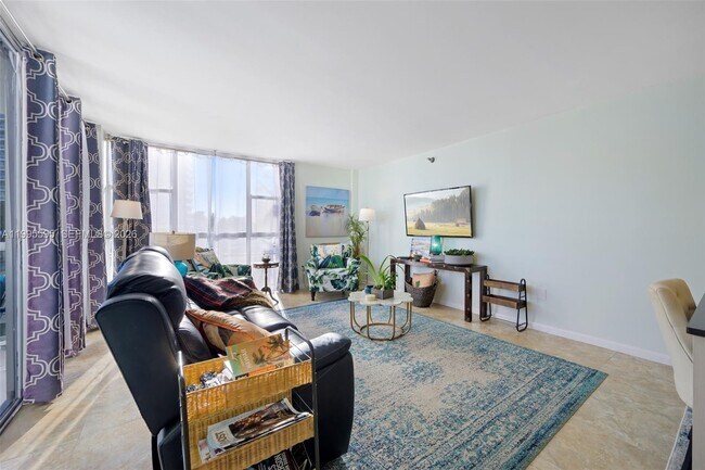 Building Photo - 20515 E Country Club Dr