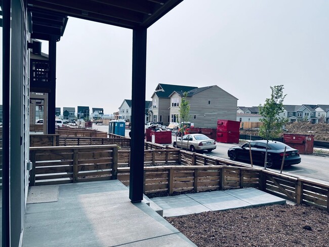 Building Photo - Luxury 3 Bedroom Townhome in the Heart of ...