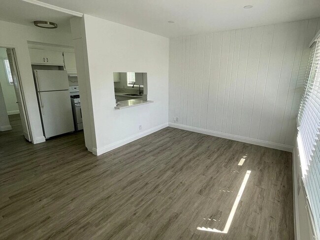 Building Photo - 508 S Catalina Ave