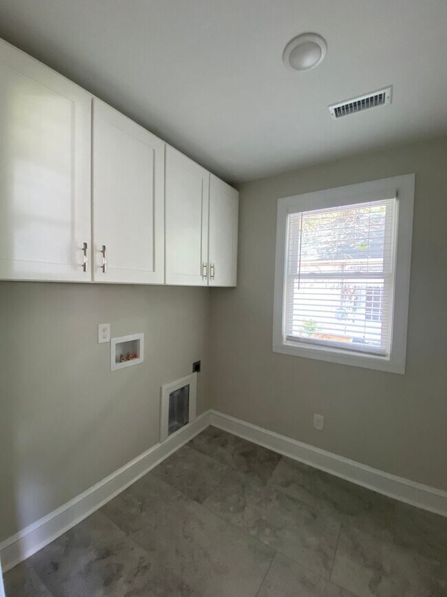 Building Photo - 3811 Barwick St