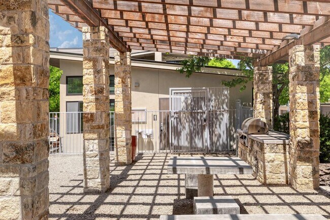 Building Photo - 2733 Dulce Ln