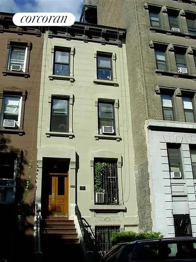 Building Photo - 131 W 82 St