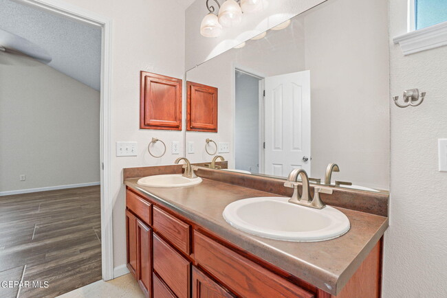 Building Photo - 6753 Parque Del Sol Dr