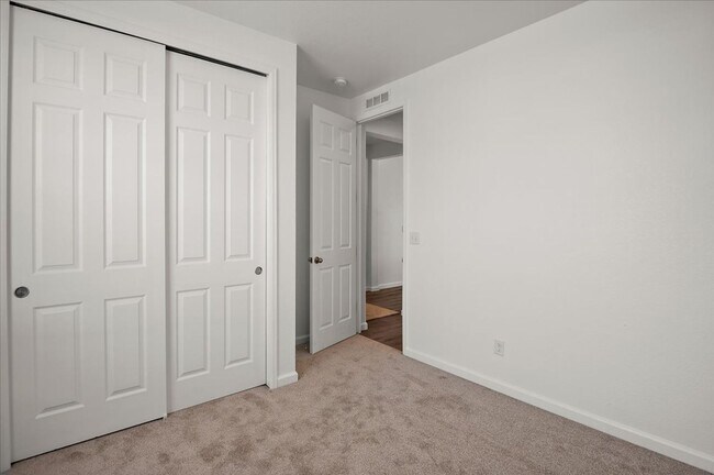 Building Photo - Like new home available now!