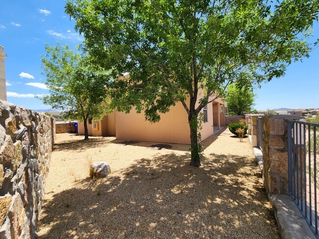 Building Photo - Sweet spot in the Pueblos at Alameda Ranch