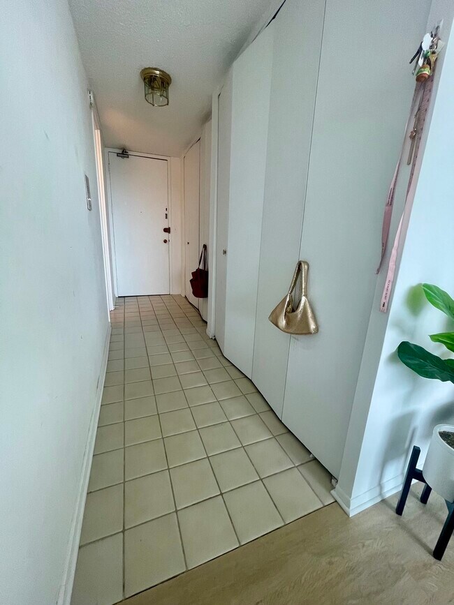 Building Photo - 2728 N Hampden Ct