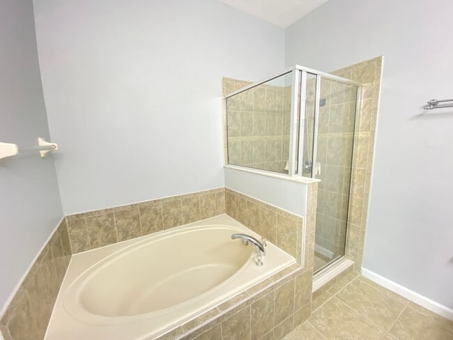 Building Photo - 5 bed / 2.5 bath Lake Nona Townhome!