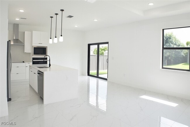 Building Photo - 3813 25th St SW