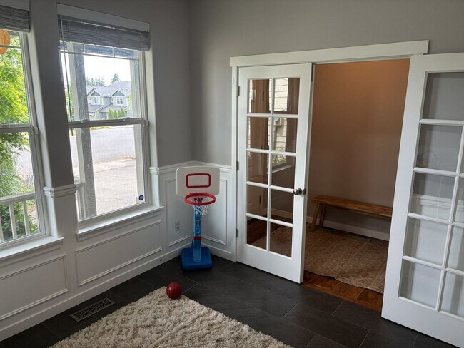 Building Photo - Stunning 4 Bed Yelm Home with Vaulted Ceilings & Modern Amenities!