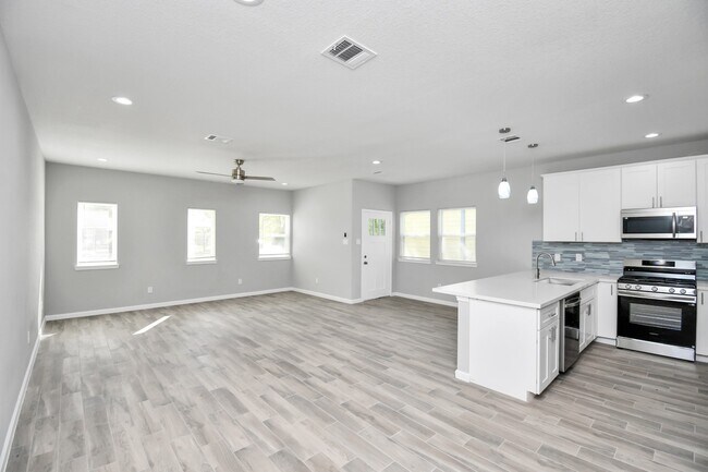 Building Photo - 5941 Southlea St