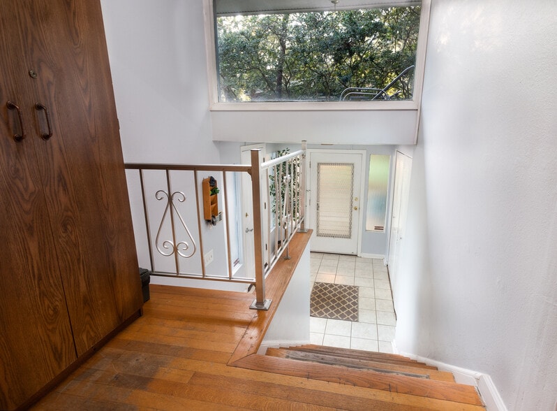 Building Photo - 1804 Westridge Dr