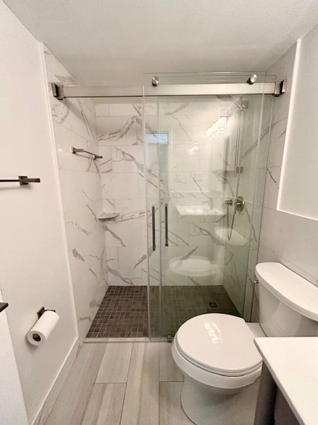 Building Photo - 10300 Westlake Dr