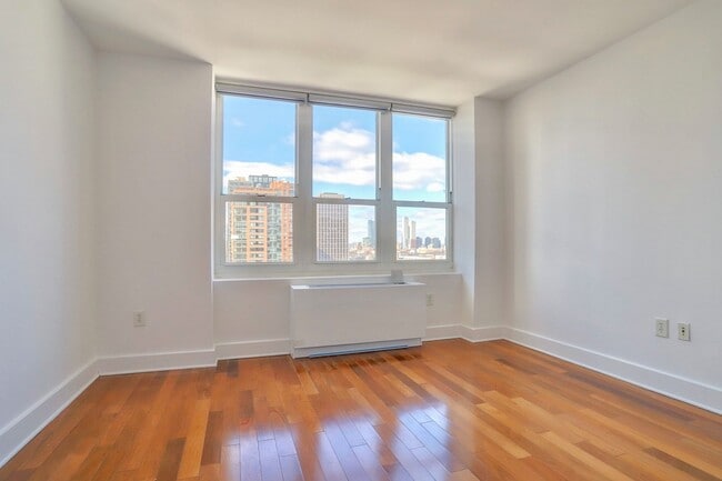 Building Photo - 88 Morgan St