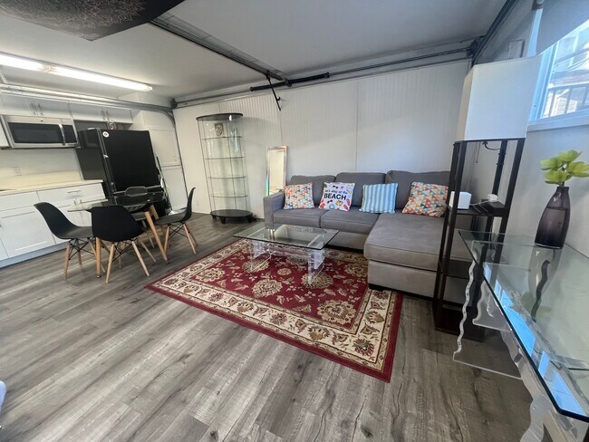 Building Photo - 2331 Ocean Ave