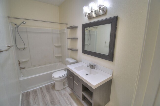 Building Photo - North Valley Townhome Ready NOW!