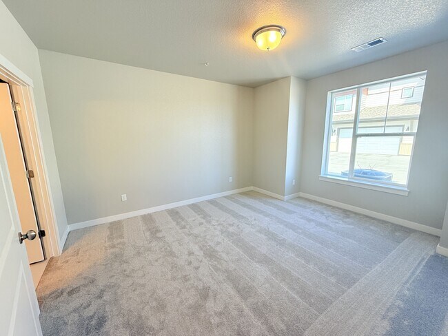 Building Photo - 938 Schlagel St