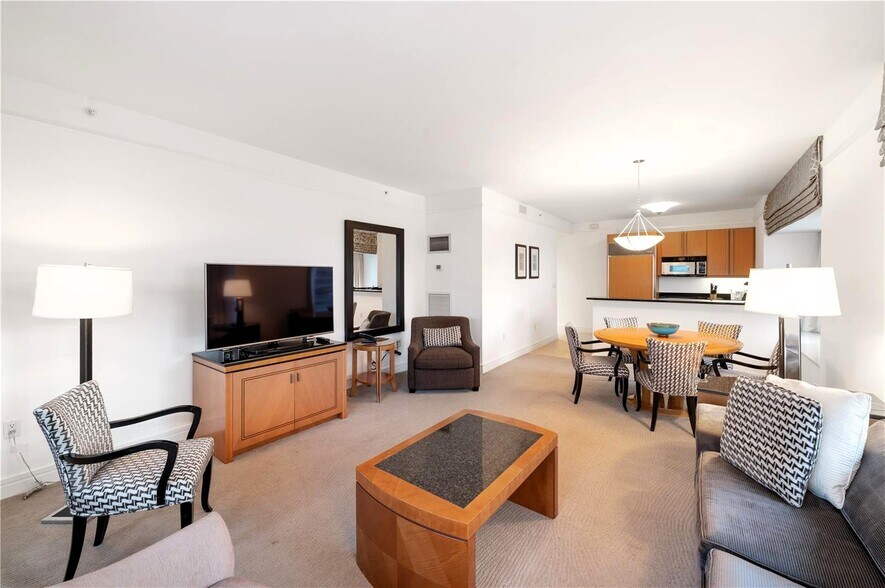 Building Photo - 1435 Brickell Ave