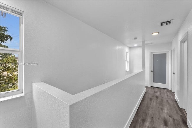 Building Photo - 1541 NW 1st Ct