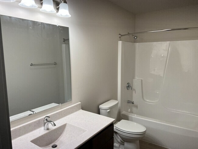 Building Photo - 1209 Salem Dr