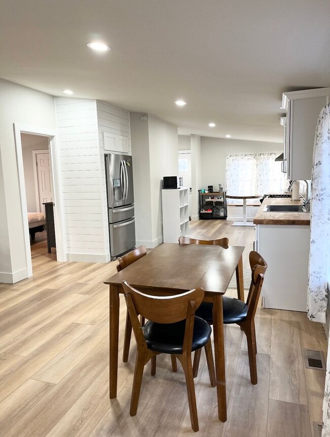 Building Photo - 48 S Hoernerstown Rd